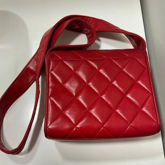 Chanel Vintage Red covered CC lambskin flap bag - Picture 4 of 11
